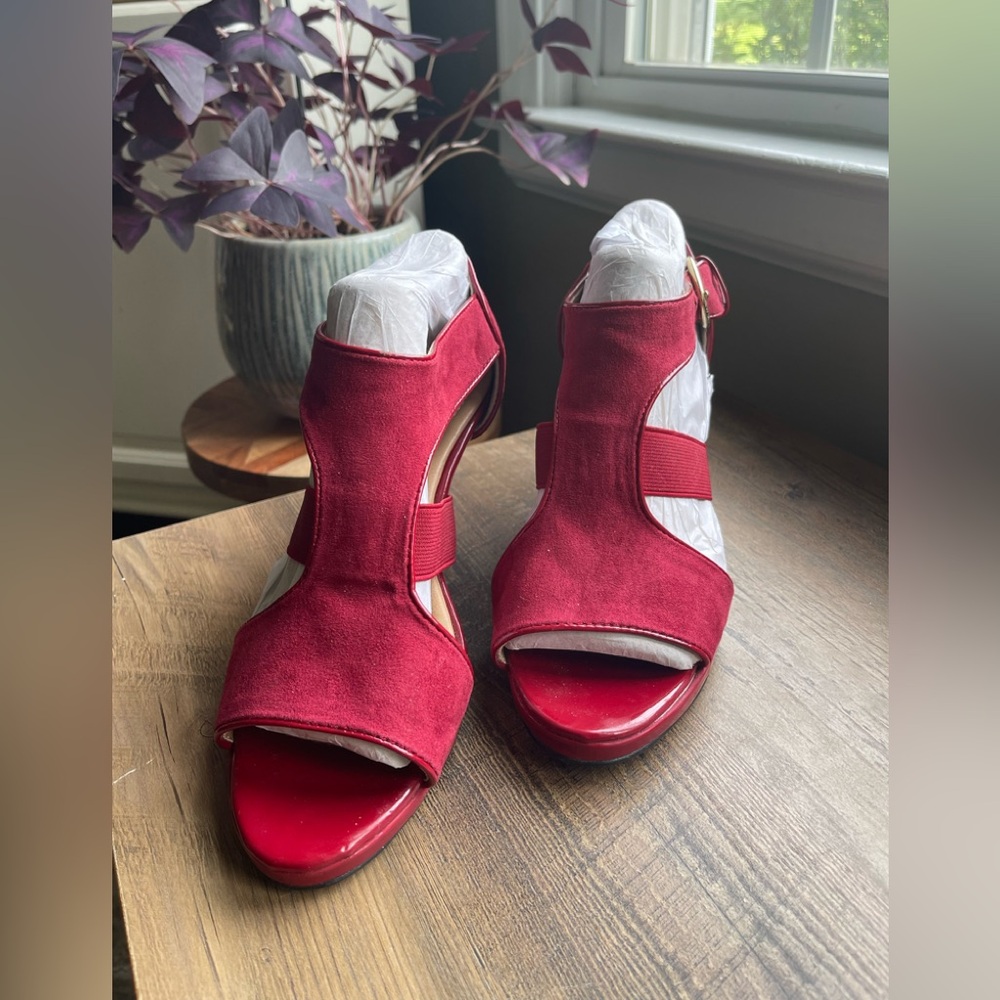 Comfortview Red Open-Toe Heels
